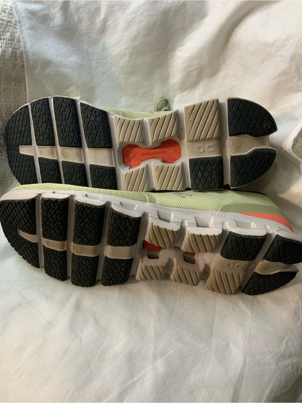 On Running Men’s Pale Green Breathable Lace-Up Running Shoes - Picture 8 of 8